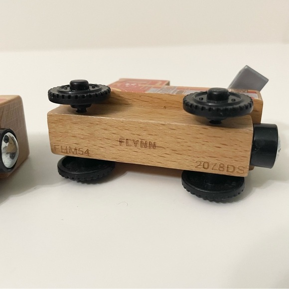 Thomas & Friends Wooden Flynn and Flynns Tender Train - Picture 15 of 16